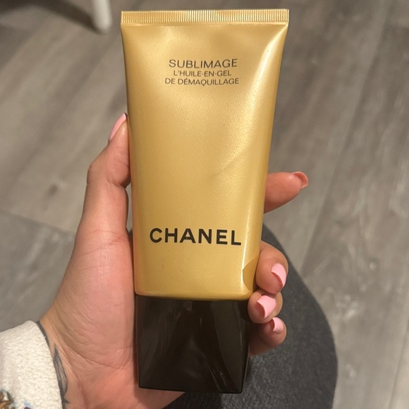 CHANEL Sublimage L'Huile Gel in Gold and Black